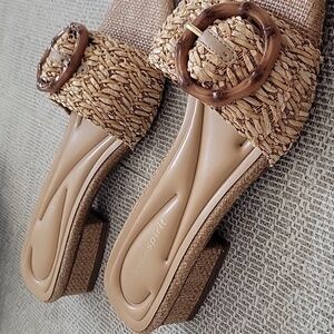 Woven Sandal size 6